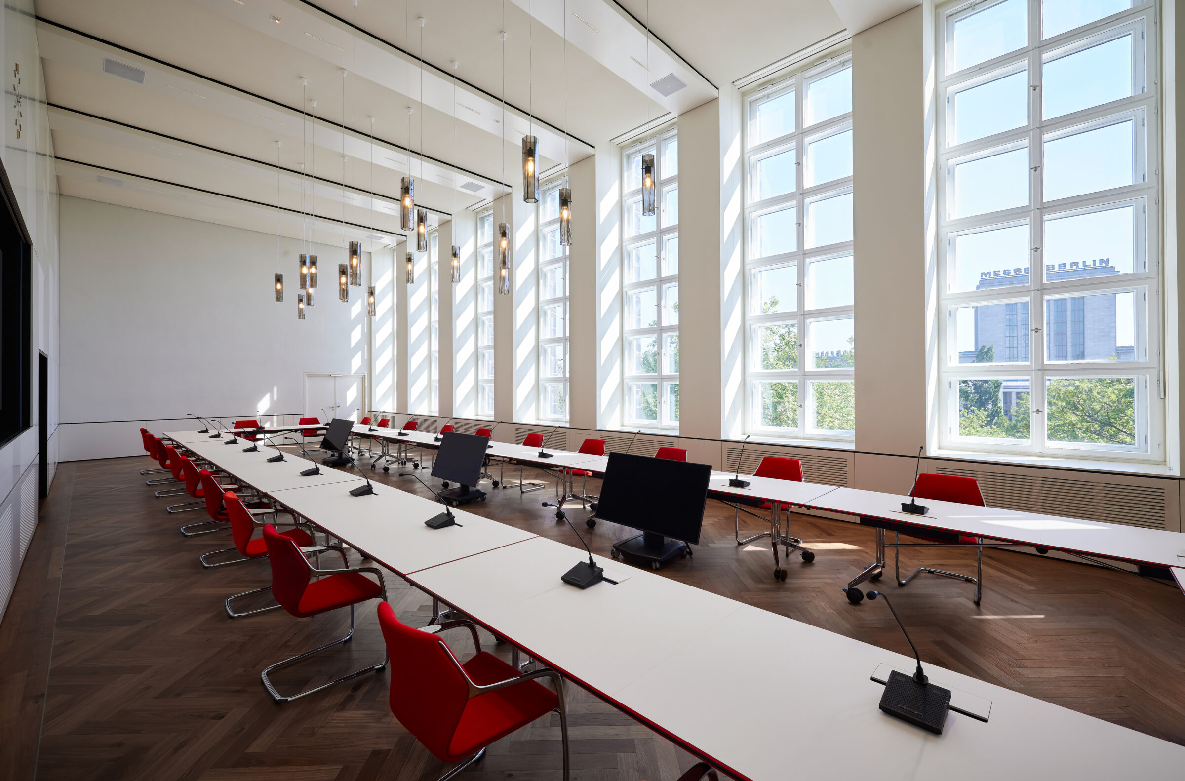 Smoke-coloured, hexagonal glass lamps in the conference hall of the RBB.